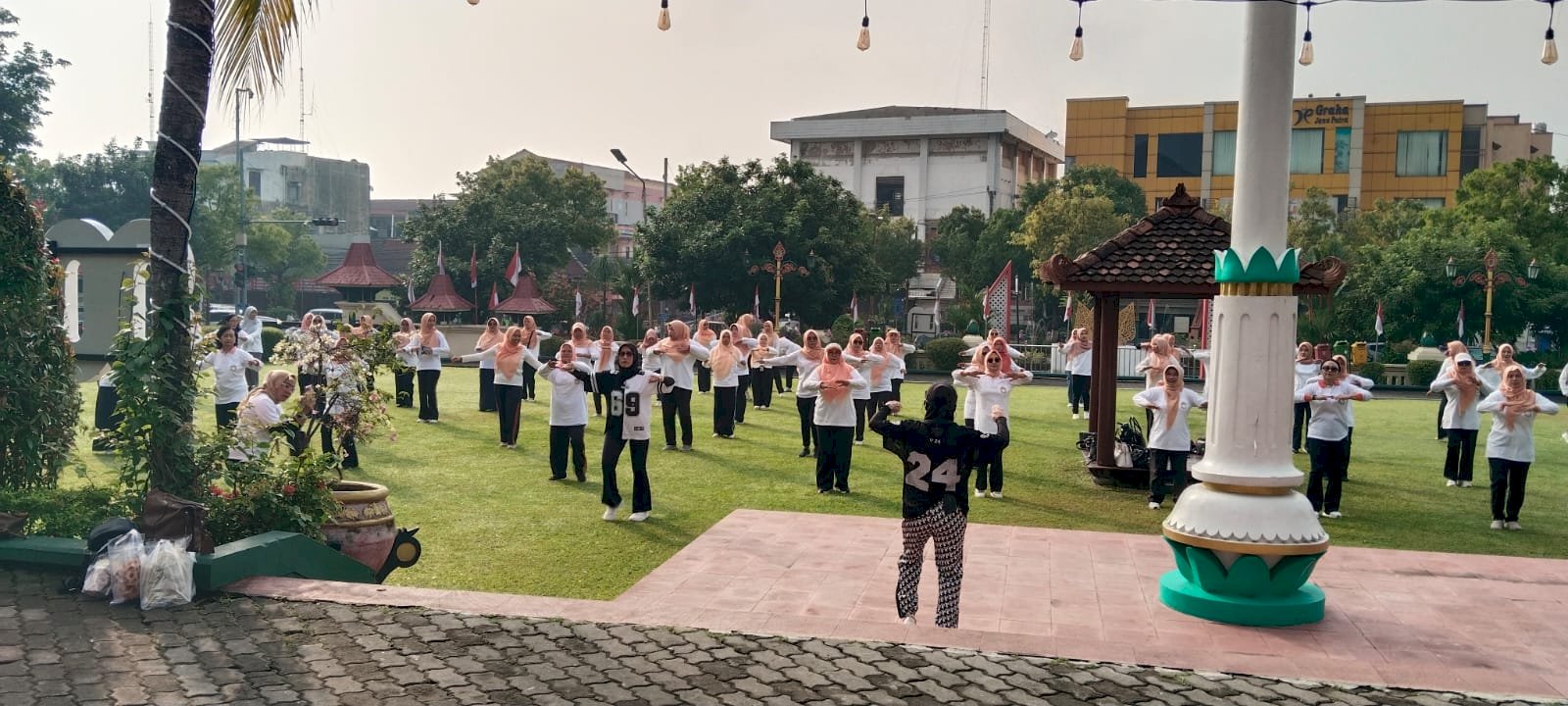 Senam Bersama dan Cek Kesehatan dalam Rangka HUT Dharma Wanita Persatuan ke-26