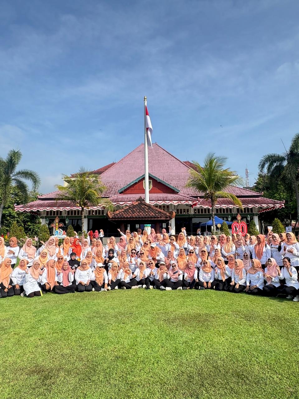Senam Bersama dan Cek Kesehatan dalam Rangka HUT Dharma Wanita Persatuan ke-26